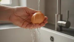 Varför man inte ska tvätta ägg innan man lägger dem i kylskåpet – en förklaring som överraskar