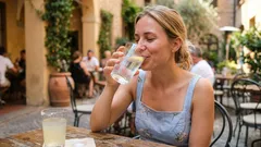 Varför ett glas vatten stillar törsten medan ett annat inte gör det: experterna förklarar